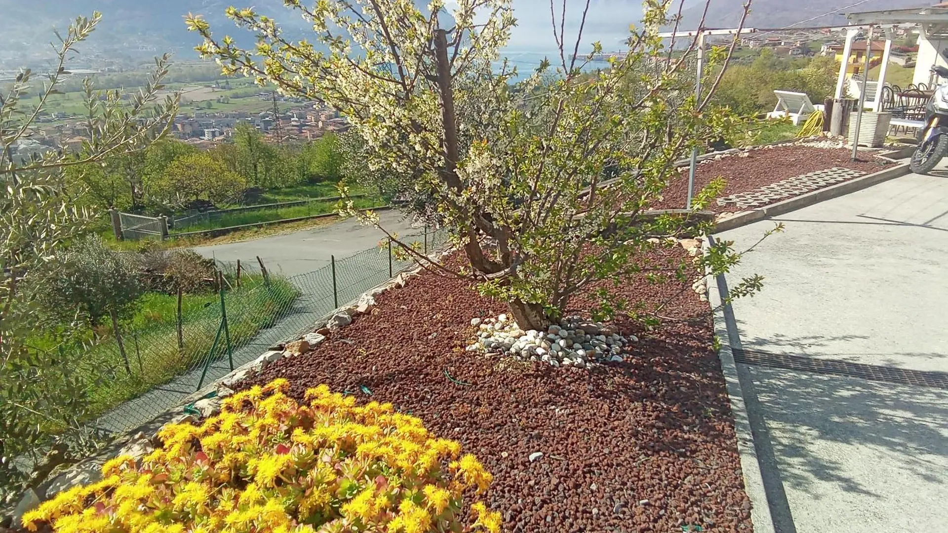 Ca Negra Ca Negra Suite Costa Volpino Italy